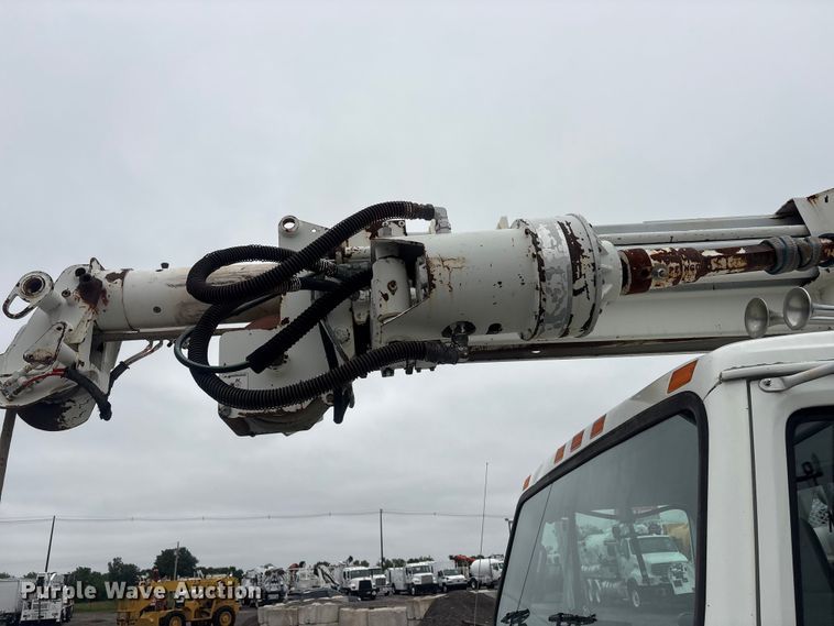 image for item EG9106 1999 International 4900 crane truck