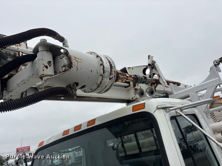 image for item EG9106 1999 International 4900 crane truck