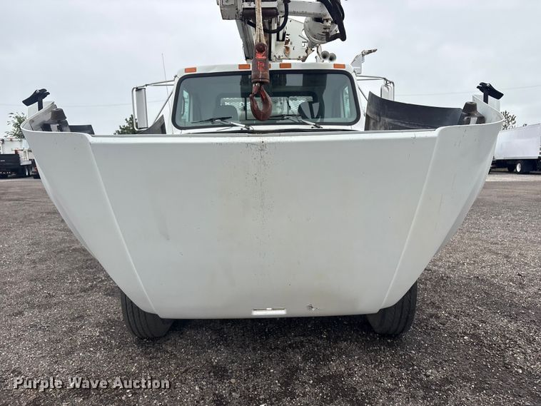 image for item EG9106 1999 International 4900 crane truck