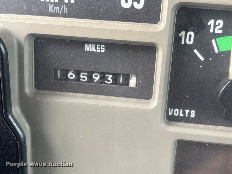 image for item EG9106 1999 International 4900 crane truck