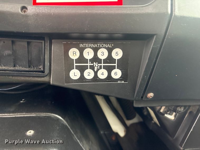 image for item EG9106 1999 International 4900 crane truck