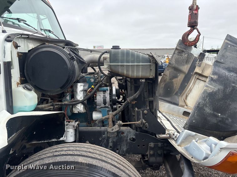 image for item EG9106 1999 International 4900 crane truck