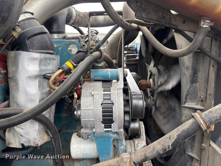 image for item EG9106 1999 International 4900 crane truck