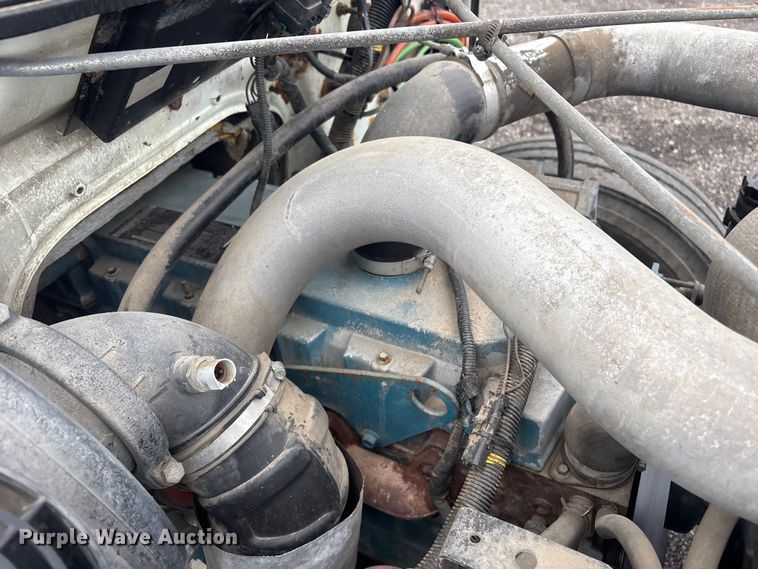 image for item EG9106 1999 International 4900 crane truck