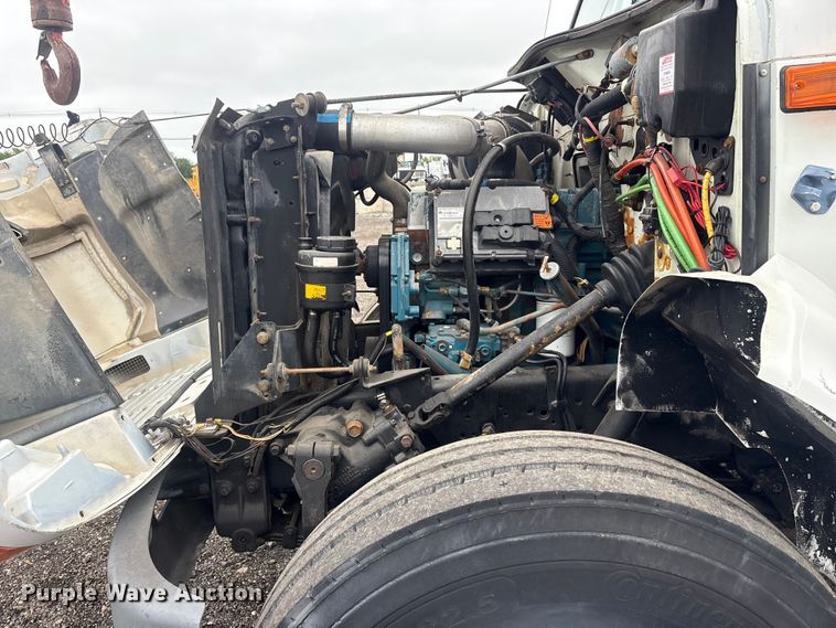 image for item EG9106 1999 International 4900 crane truck