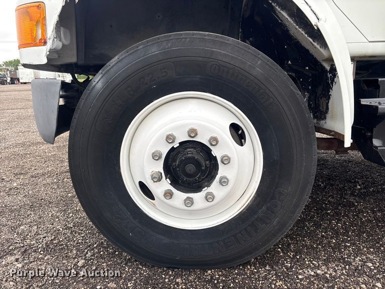 image for item EG9106 1999 International 4900 crane truck