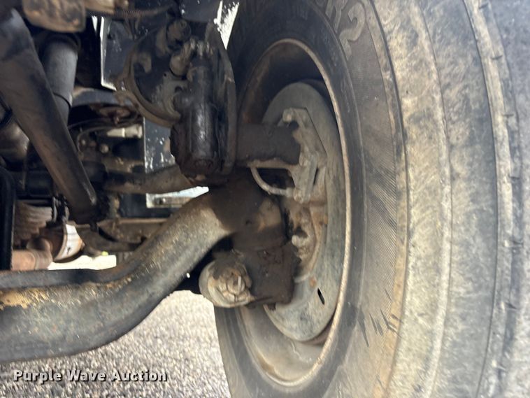 image for item EG9106 1999 International 4900 crane truck