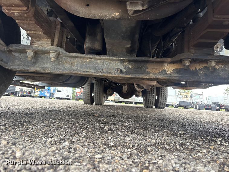 image for item EG9106 1999 International 4900 crane truck