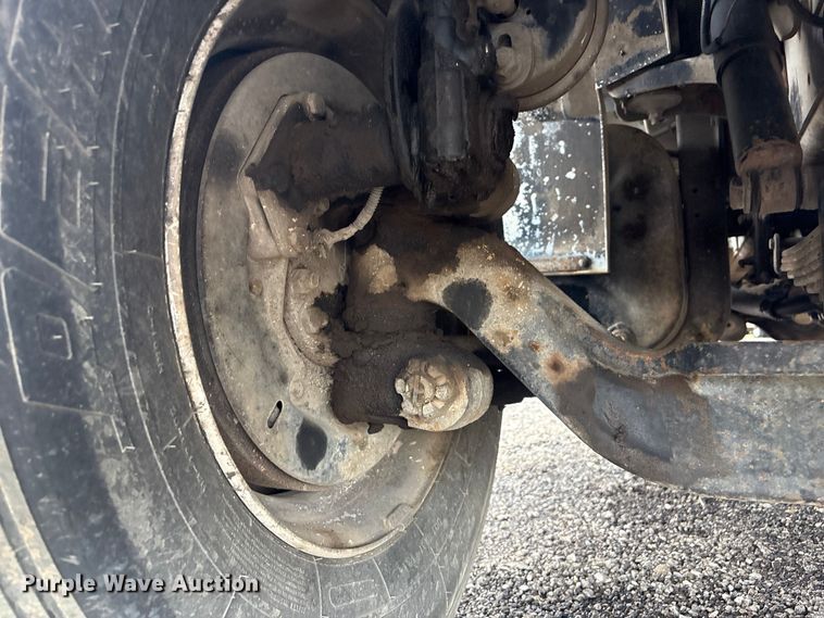 image for item EG9106 1999 International 4900 crane truck