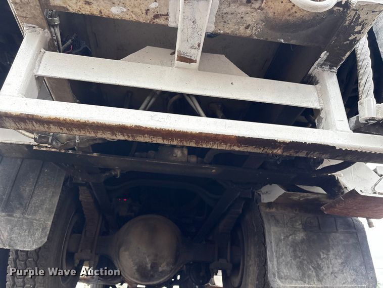 image for item EG9106 1999 International 4900 crane truck