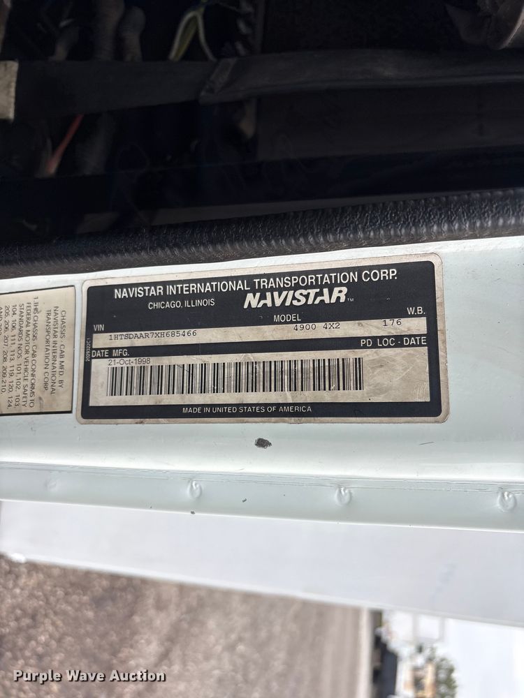 image for item EG9106 1999 International 4900 crane truck
