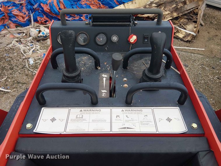image for item EH4147 2024 Erie Industries SCL850 compact utility loader