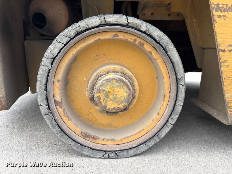 image for item EI5843 Caterpillar T50E forklift