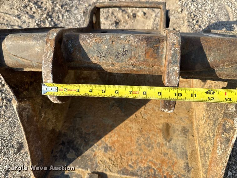 image for item EM2370 Bobcat excavator bucket