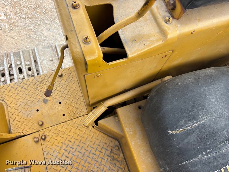 image for item EO4282 1980 Komatsu D31Q-16 dozer