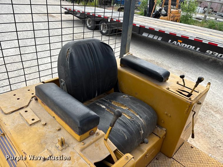 image for item EO4282 1980 Komatsu D31Q-16 dozer