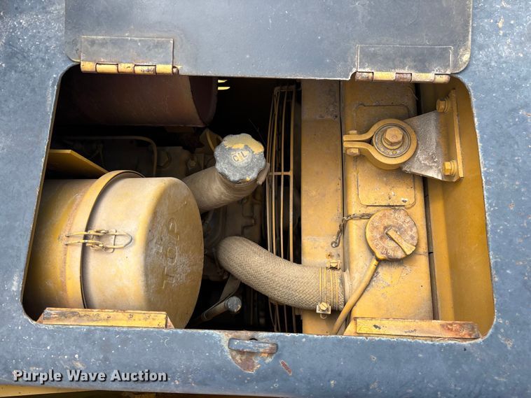 image for item EO4282 1980 Komatsu D31Q-16 dozer