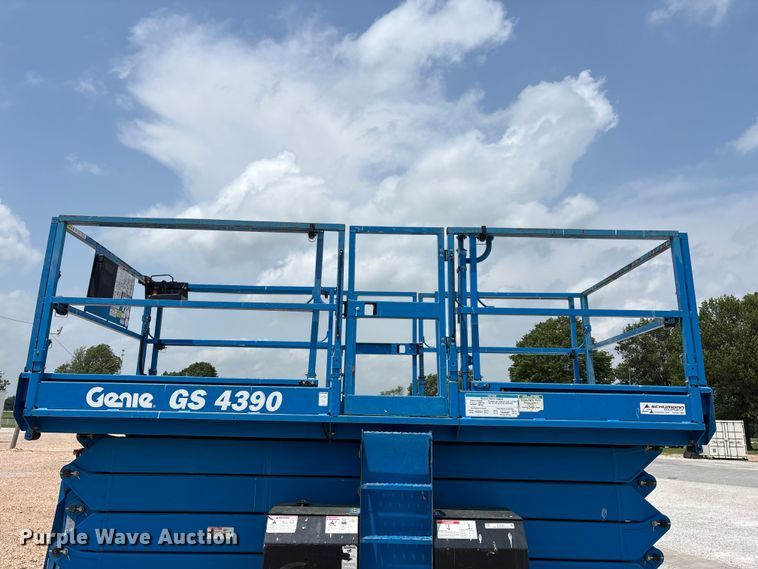 image for item EO4294 2016 Genie GS4390 scissor lift