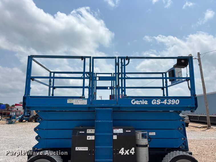 image for item EO4294 2016 Genie GS4390 scissor lift