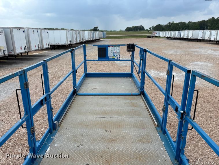 image for item EO4294 2016 Genie GS4390 scissor lift