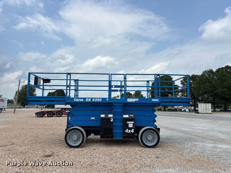 image for item EO4294 2016 Genie GS4390 scissor lift
