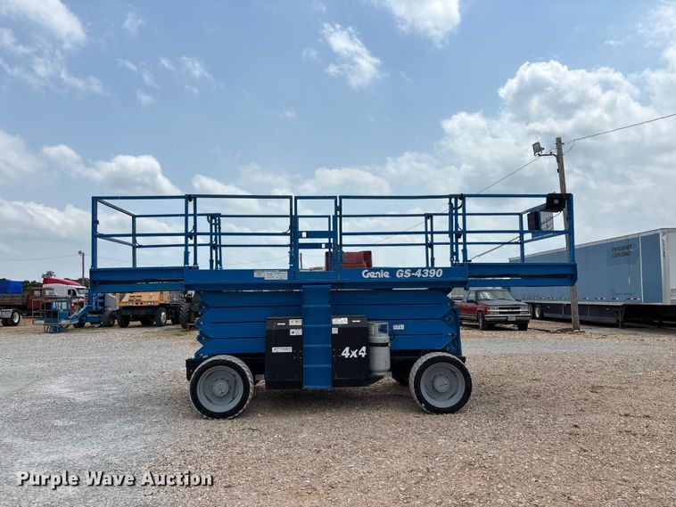 image for item EO4294 2016 Genie GS4390 scissor lift