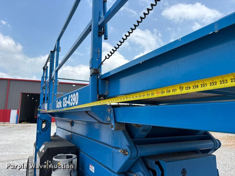image for item EO4294 2016 Genie GS4390 scissor lift