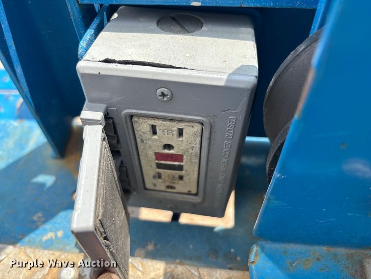 image for item EO4294 2016 Genie GS4390 scissor lift
