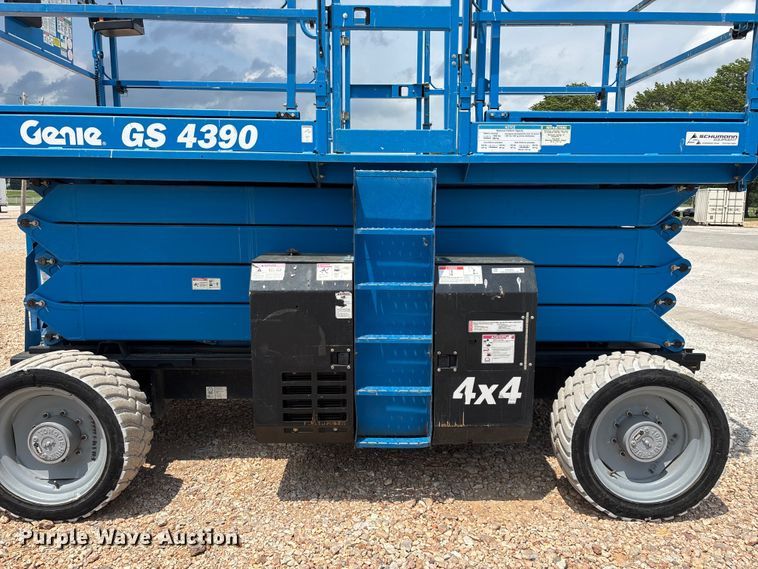 image for item EO4294 2016 Genie GS4390 scissor lift