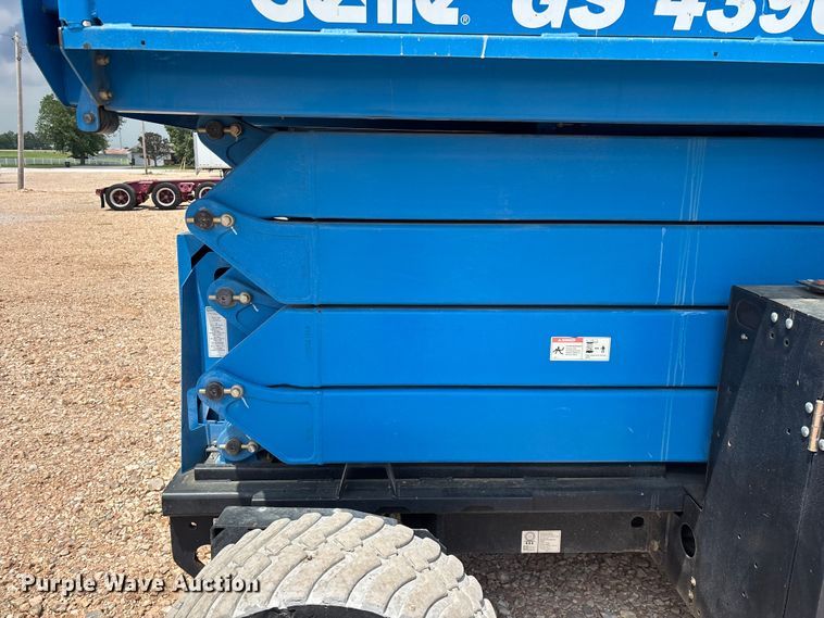 image for item EO4294 2016 Genie GS4390 scissor lift