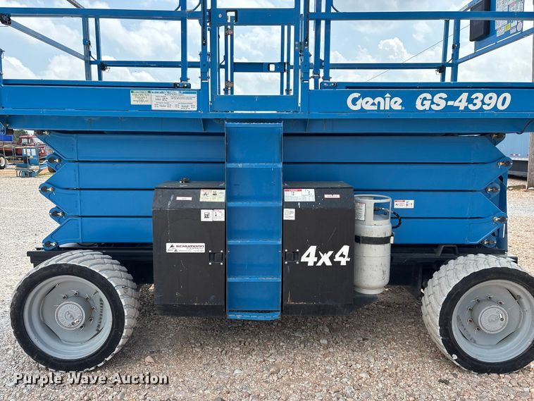 image for item EO4294 2016 Genie GS4390 scissor lift