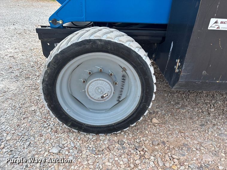 image for item EO4294 2016 Genie GS4390 scissor lift