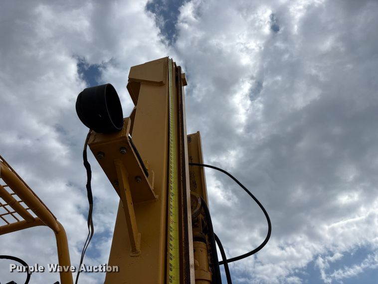 image for item EO4297 Champ 530-70 forklift