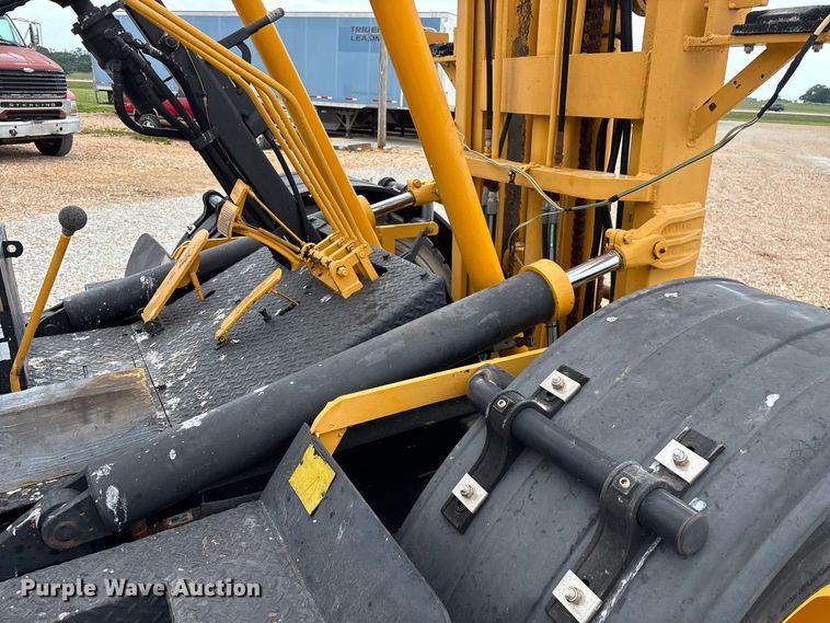 image for item EO4297 Champ 530-70 forklift