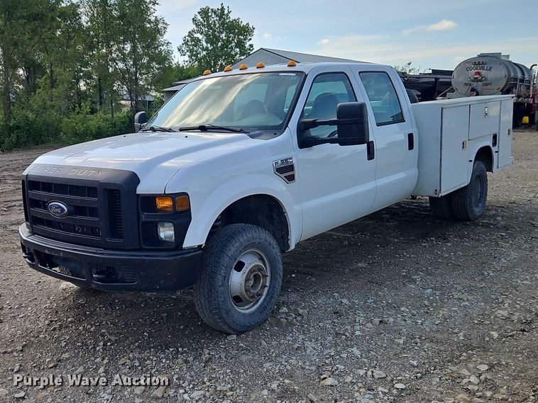 2008 Ford F350 Super Duty Crew Cab utility bed pickup truck
