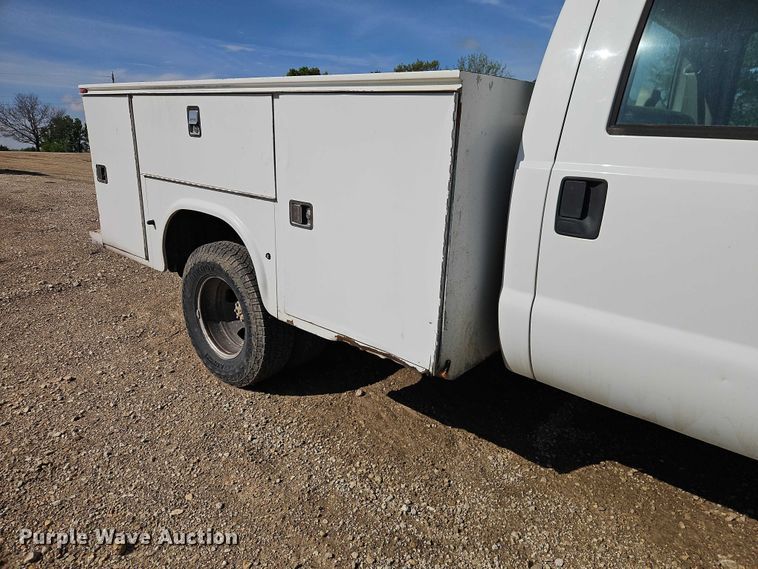 image for item EO7291 2008 Ford F350 Super Duty Crew Cab utility bed pickup truck