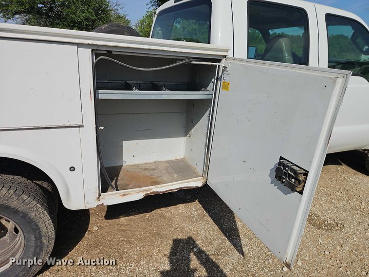 image for item EO7291 2008 Ford F350 Super Duty Crew Cab utility bed pickup truck