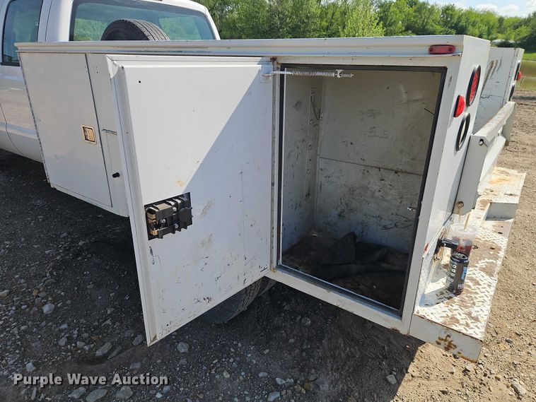 image for item EO7291 2008 Ford F350 Super Duty Crew Cab utility bed pickup truck