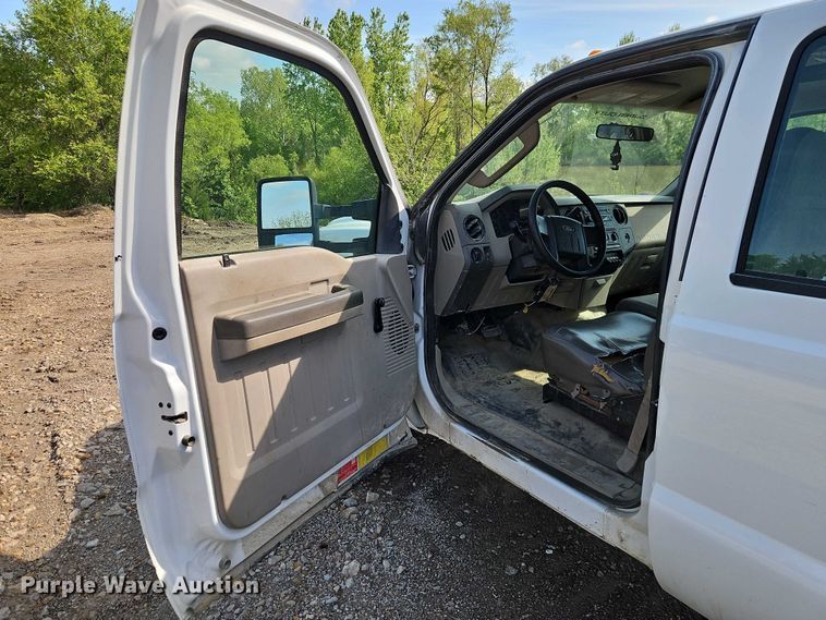 image for item EO7291 2008 Ford F350 Super Duty Crew Cab utility bed pickup truck