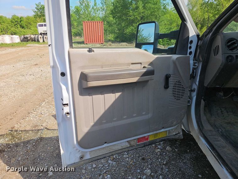 image for item EO7291 2008 Ford F350 Super Duty Crew Cab utility bed pickup truck