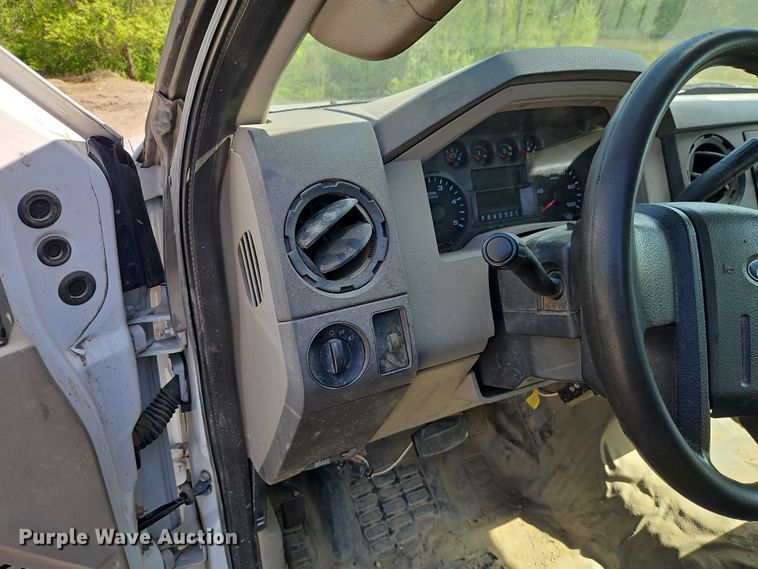 image for item EO7291 2008 Ford F350 Super Duty Crew Cab utility bed pickup truck