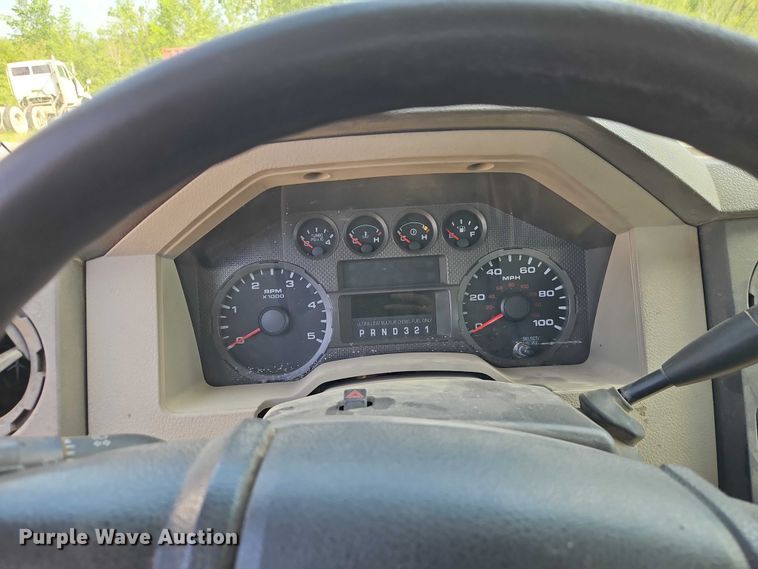image for item EO7291 2008 Ford F350 Super Duty Crew Cab utility bed pickup truck