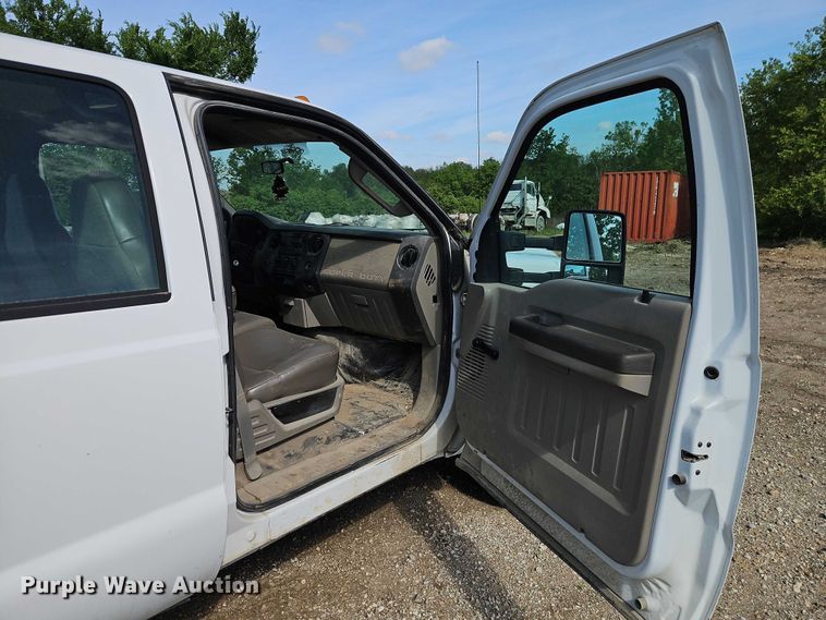 image for item EO7291 2008 Ford F350 Super Duty Crew Cab utility bed pickup truck
