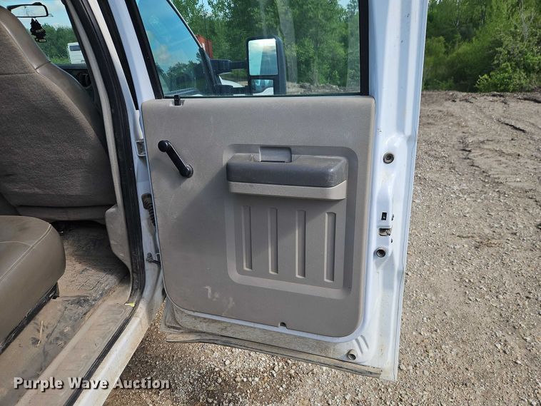 image for item EO7291 2008 Ford F350 Super Duty Crew Cab utility bed pickup truck