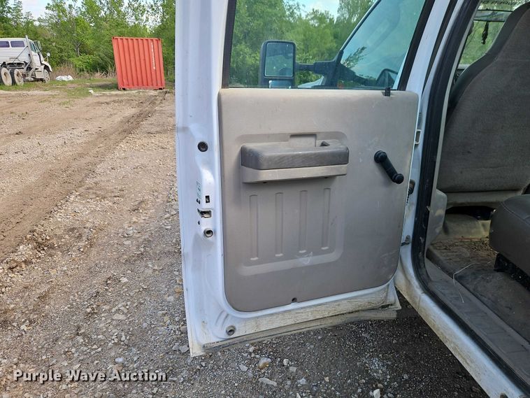 image for item EO7291 2008 Ford F350 Super Duty Crew Cab utility bed pickup truck