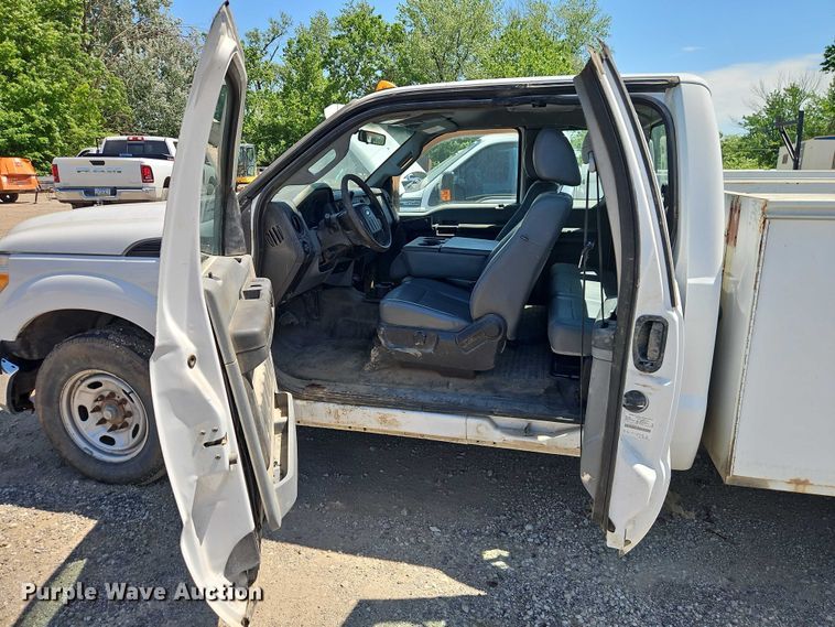 image for item EO7310 2011 Ford F350 Super Duty Ext. Cab utility bed pickup truck