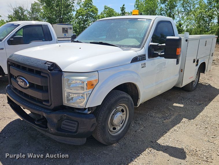 2014 Ford F350 Super Duty Ext. Cab utility bed pickup truck
