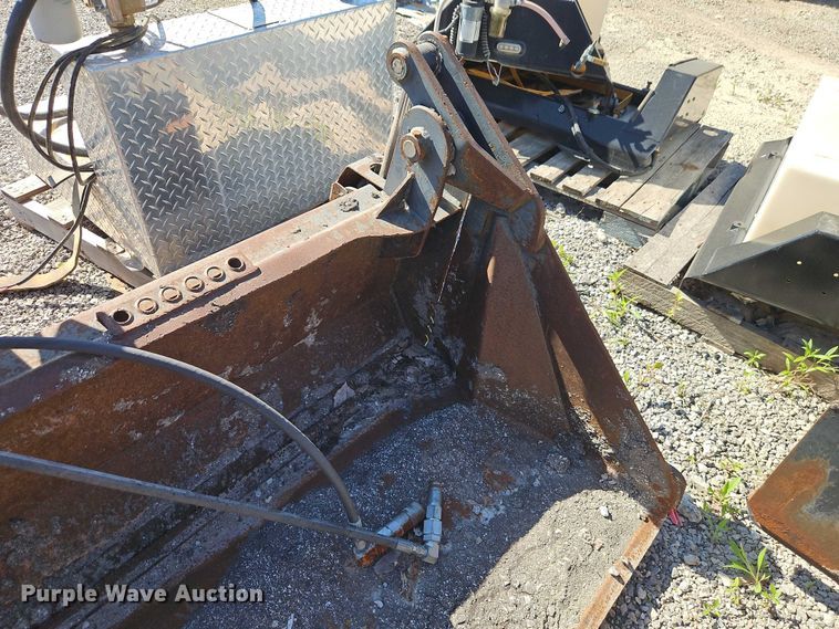 image for item EO7341 Bobcat skid steer four-in-one bucket