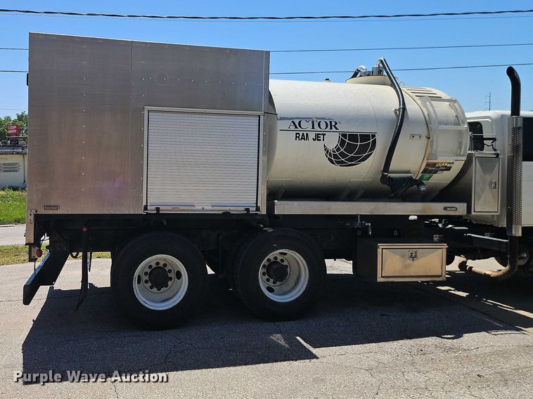 image for item EO7349 2016 International WorkStar 7400 sewer jetter truck