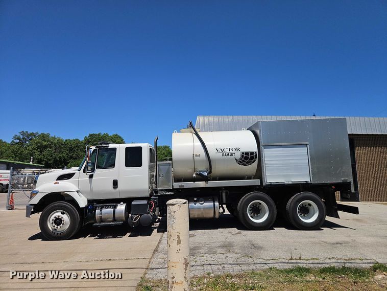 image for item EO7349 2016 International WorkStar 7400 sewer jetter truck